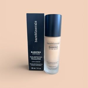 bareMinerals BAREPRO Skin-Perfecting Matte Foundation - Light - 22 Warm